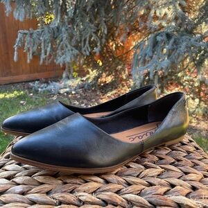 Women’s ZODIAC Hill Black Smooth Leather Pointed Toe Flats.  US size 10